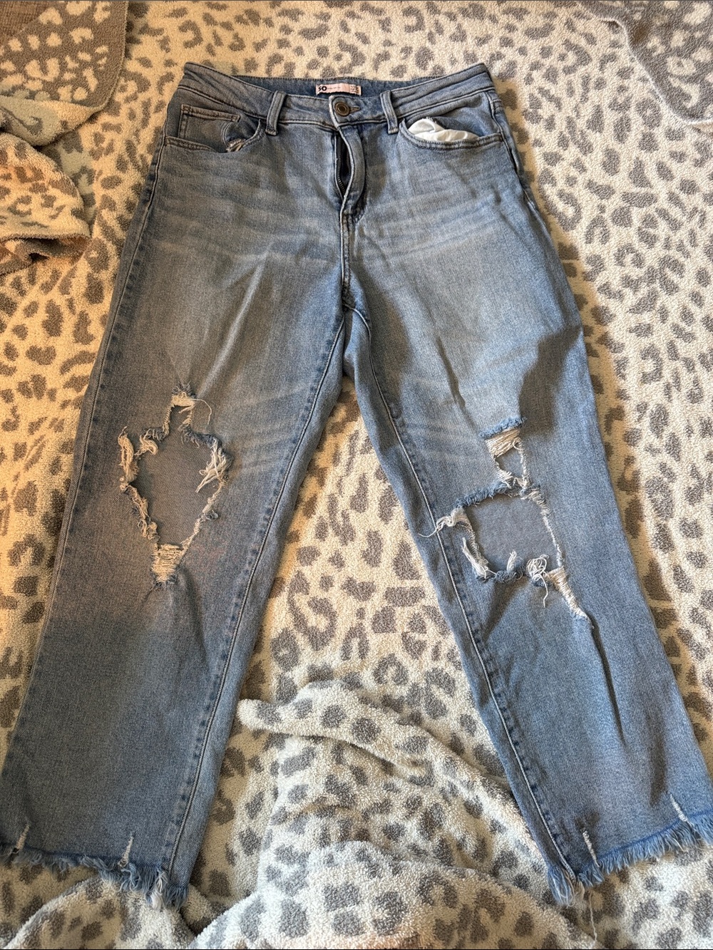 Women’s SO Distressed Ankle Crop Jeans size 11/30